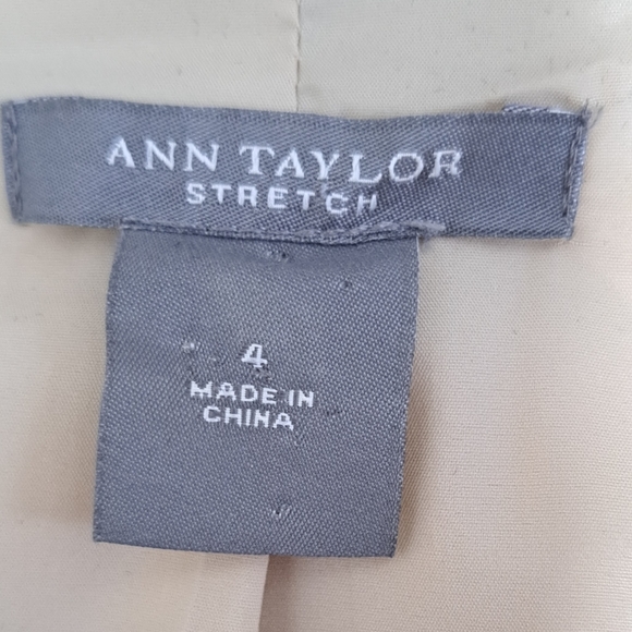Ann Taylor Tailored Fit Blazer – Women’s Size 4 (Cream / Beige) - Picture 2 of 7